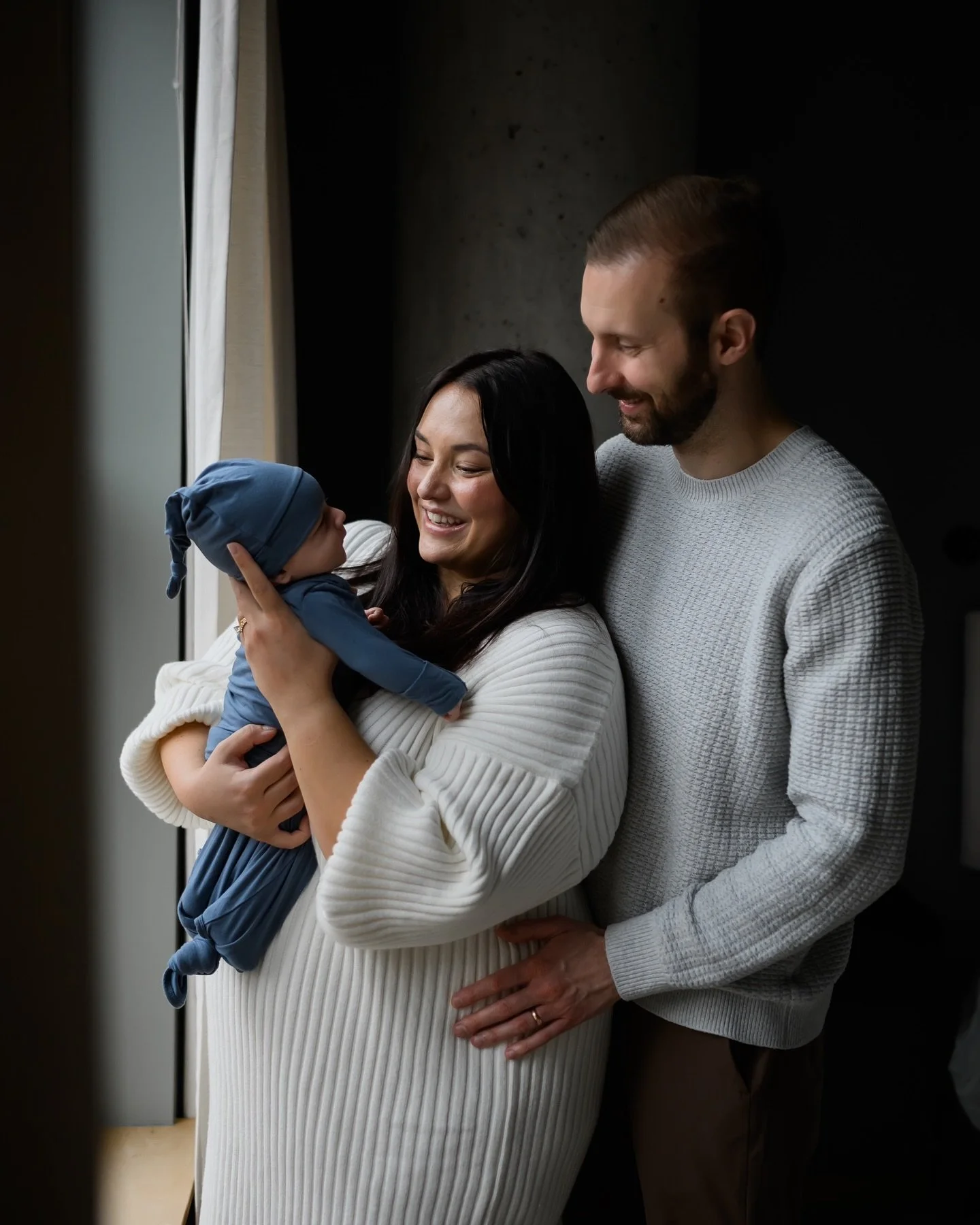 Baby Ari 💙

This newborn session had me awwwing left and right at the cuteness of this sweet baby boy, doggo, and new mama and dada 🥹 

I&rsquo;ll never forget about half way through when we took out Ari&rsquo;s little feet and learned that it made