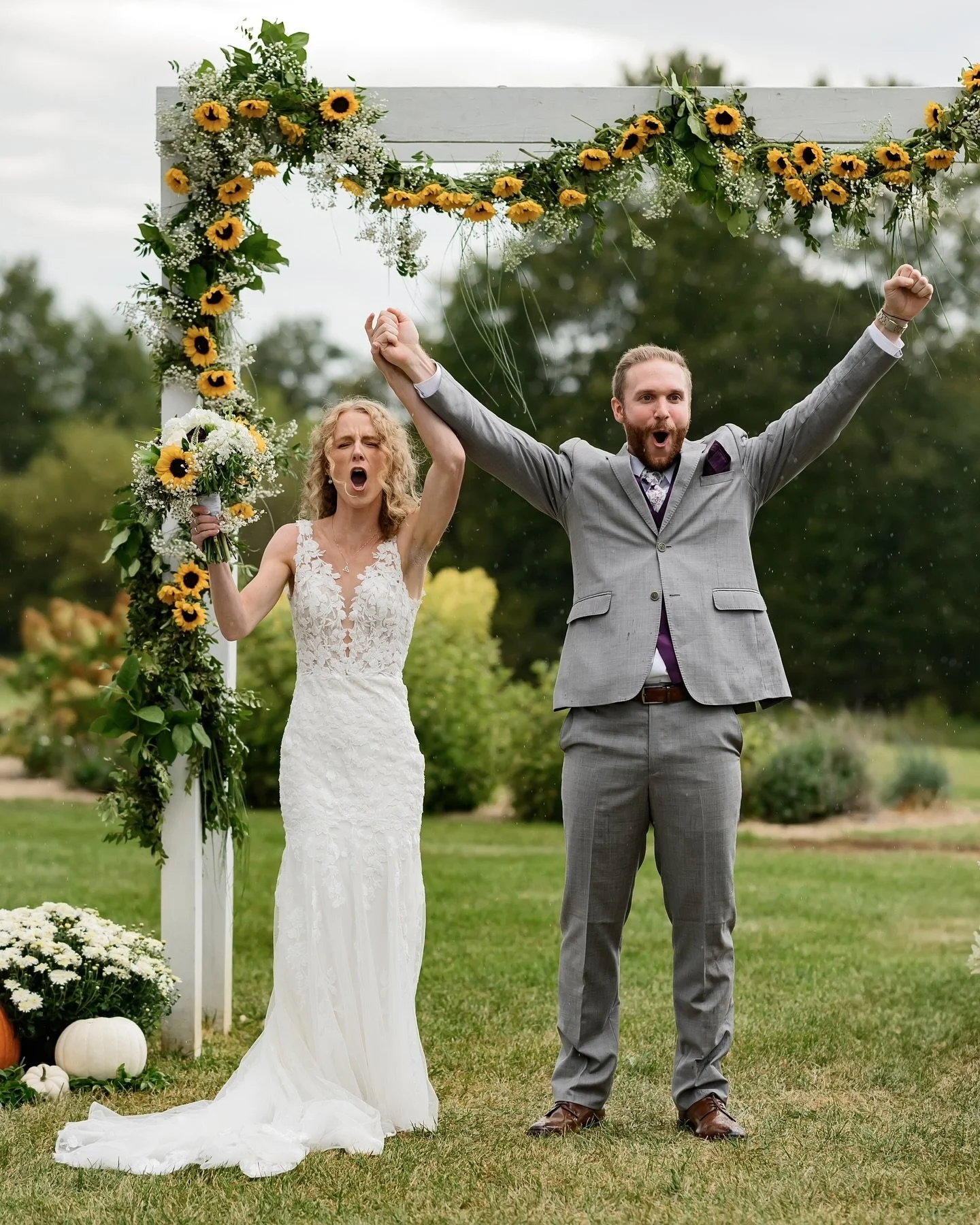 the rain rolled in just in time to sprinkle these newlyweds with good luck during their ceremony 🌧️✨👩&zwj;❤️&zwj;💋&zwj;👨 Congratulations to the Hokansons!!