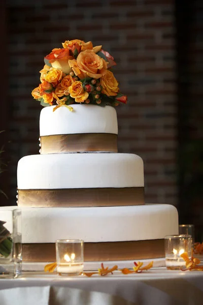 Modern, off-center wedding cake, for autumn.