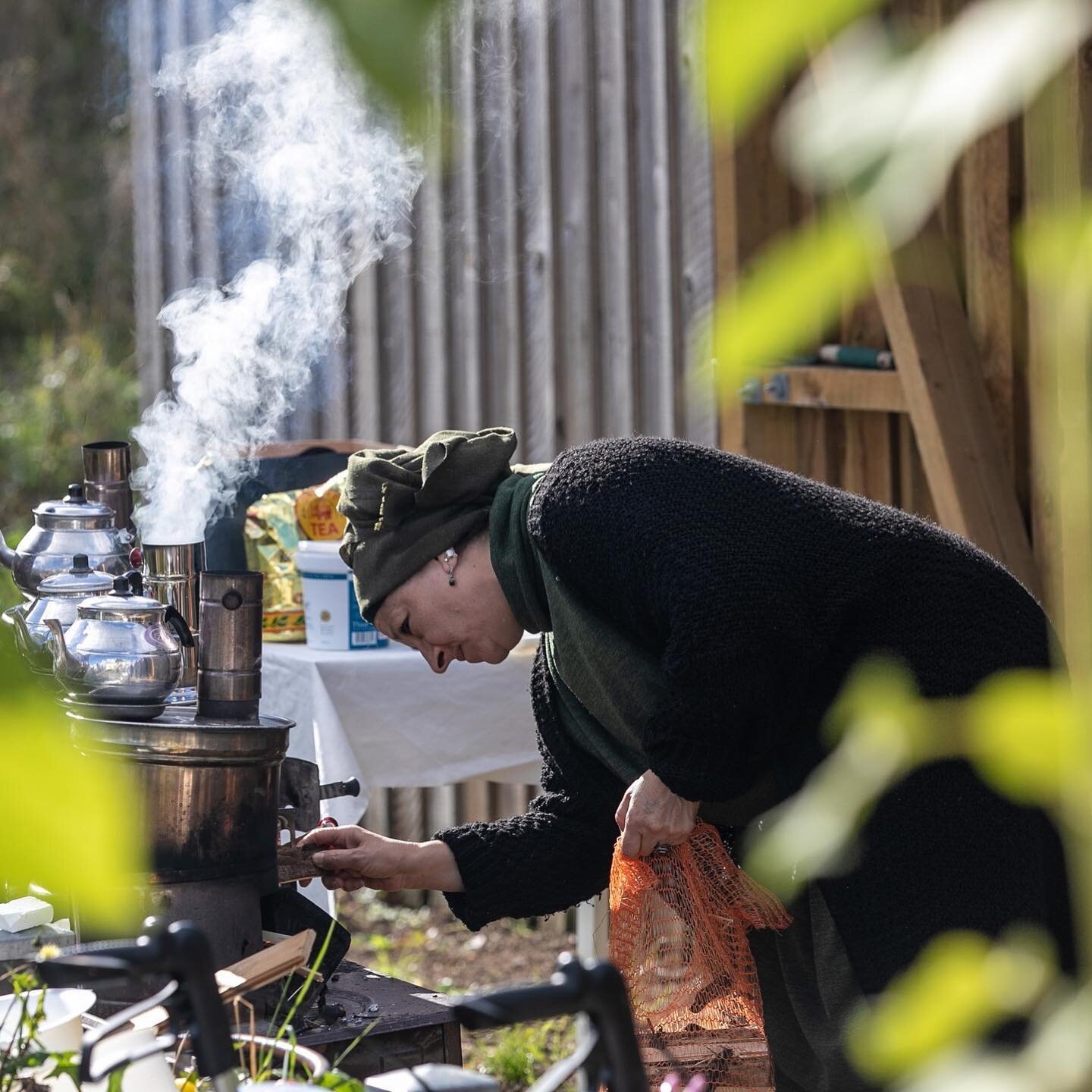 Stemninger fra Taastrupgaard Bylivsfestival 2022 ☀️

Honning og havedyrkning, kunst, tyrkisk te, lokalproduktion og sanketure i den lokale natur. 

Fotograf: Luna Stage

#bylivsfestival #endr&oslash;momimorgen #taastrupgaard #akbtaastrup