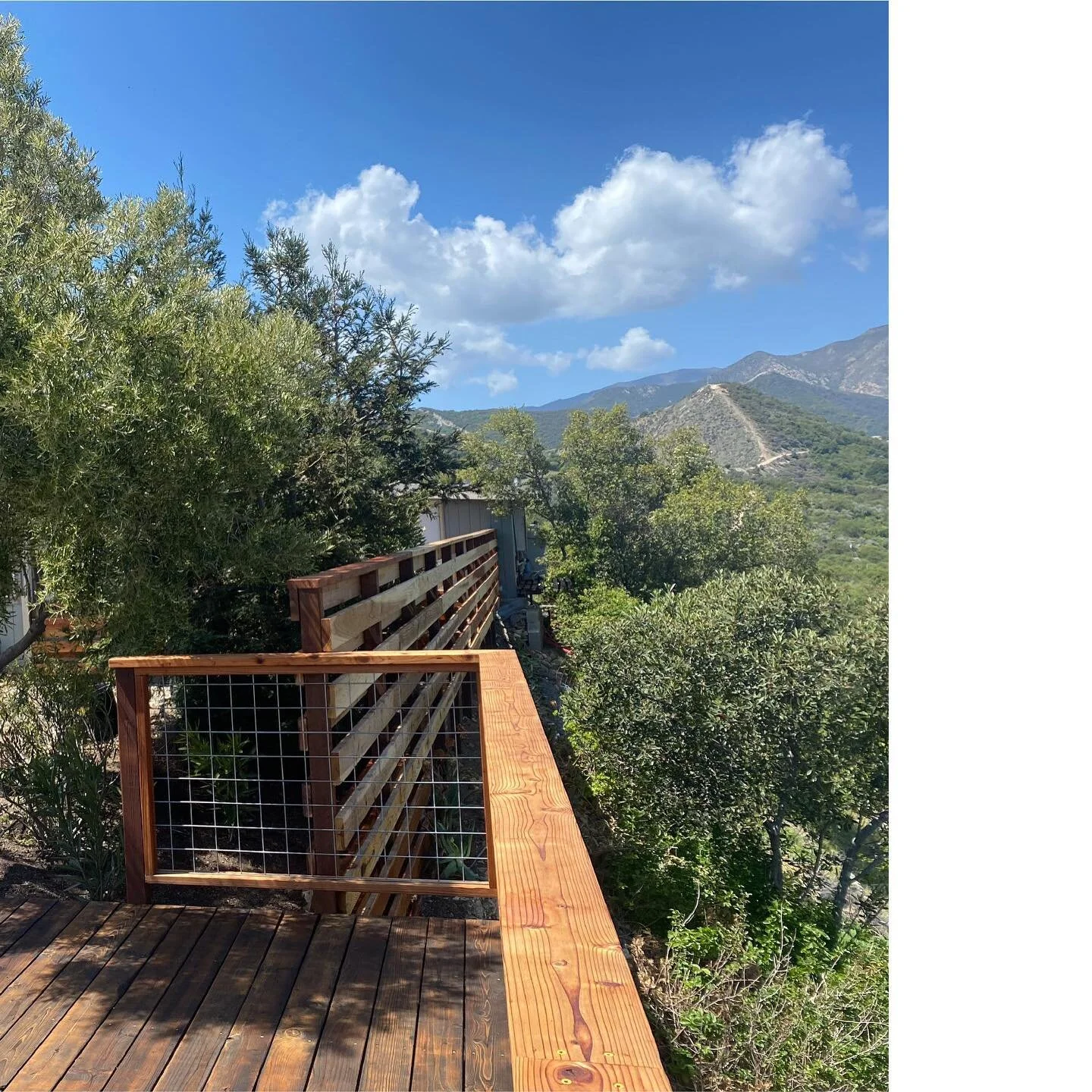 California Redwood cattle panel fencing - pre varnish. 

#mossworksco #landscapearchitecture #landscapedesign #landscapeing #nativelandscape #architecture #designandbuild #mountainlandscape #designplan #plantingplan #carmelvalley #californiaplants #c