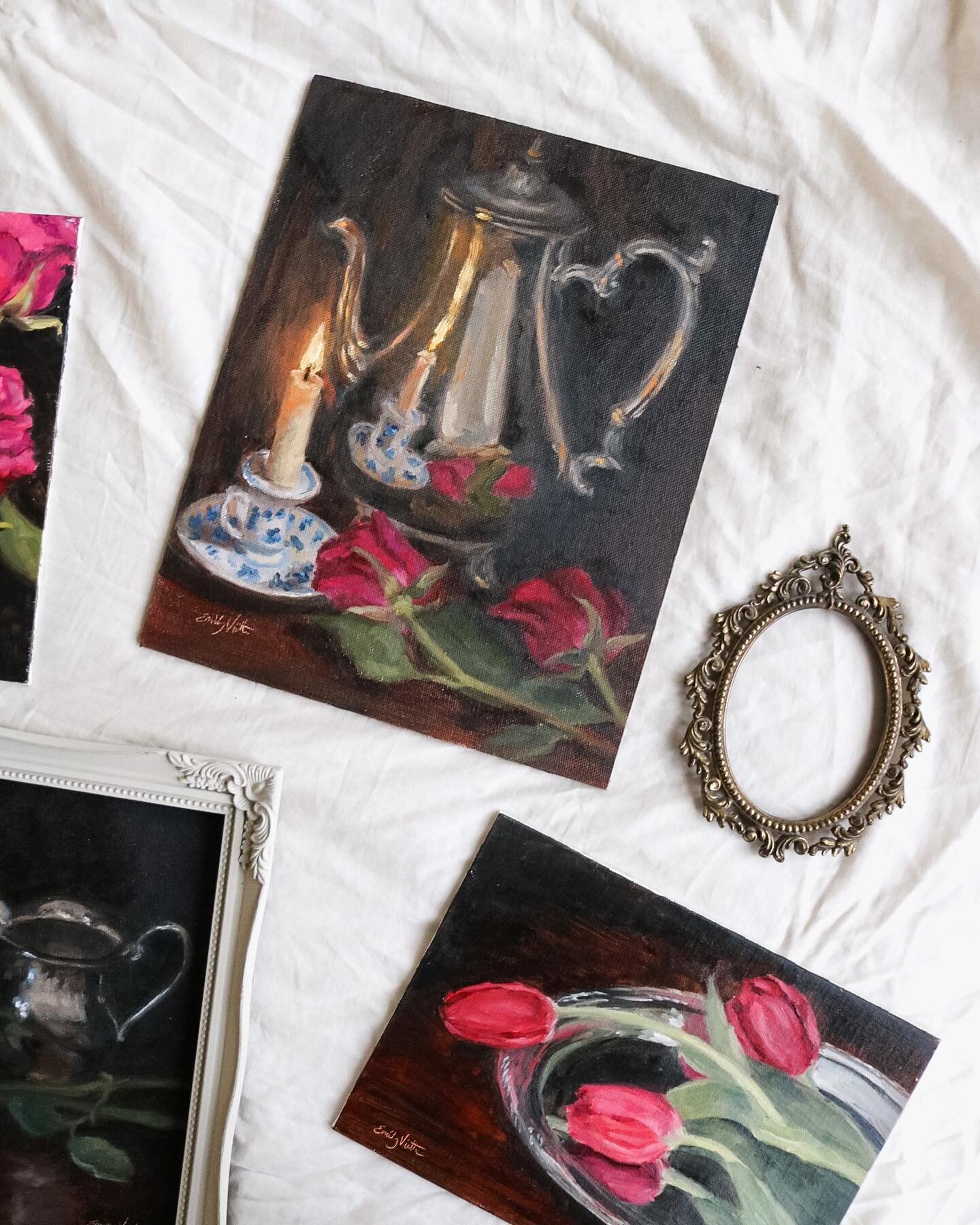 Candle Still Life &amp; Tulip Still Life no. ii, two of my faves from the collection. 🌸🕯️ ⁣
⁣⁣
⁣Both are available on my website. 
⁣⁣⁣⁣⁣⁣⁣⁣⁣⁣⁣
⁣ #oilpainting #floralpainting⁣⁣⁣⁣⁣⁣⁣⁣
 #stilllifepainting #stilllife