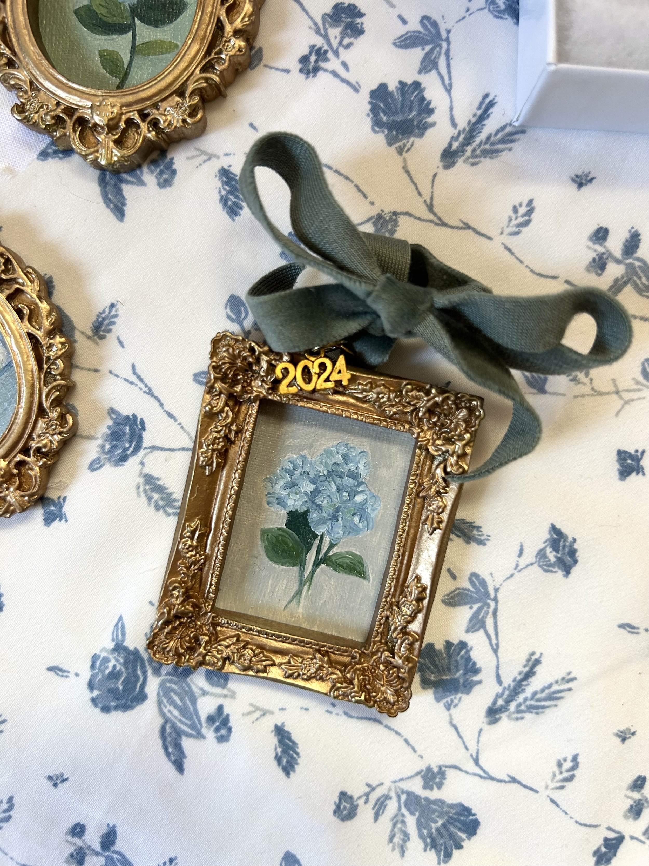 blue-hydrangeas-ornament.jpg