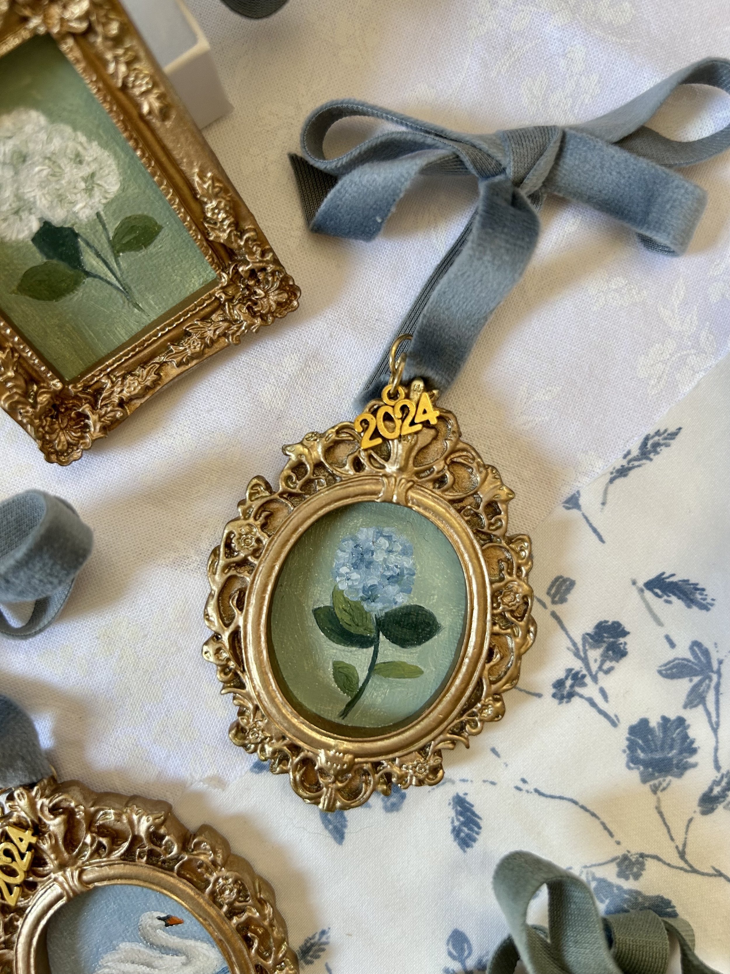 blue-hydrangea-single-ornament.jpg