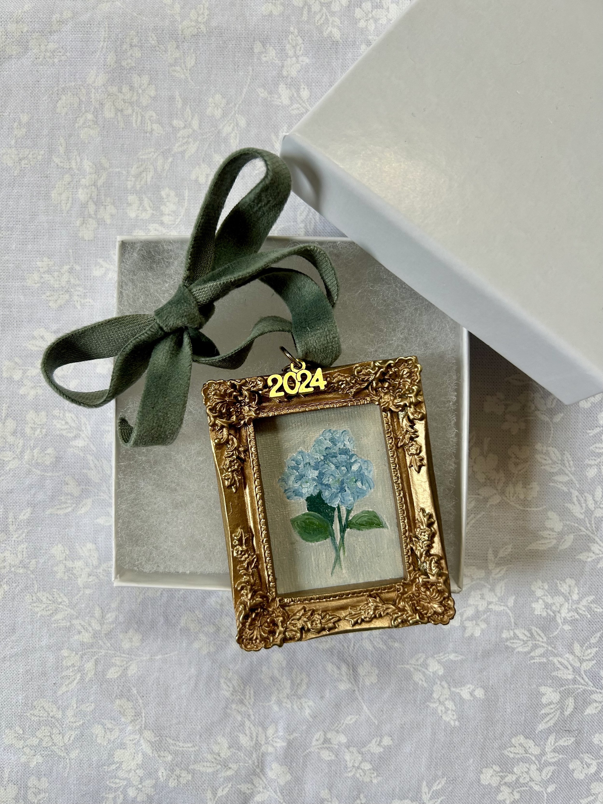 blue-hydrangeas-ornament-3.jpg