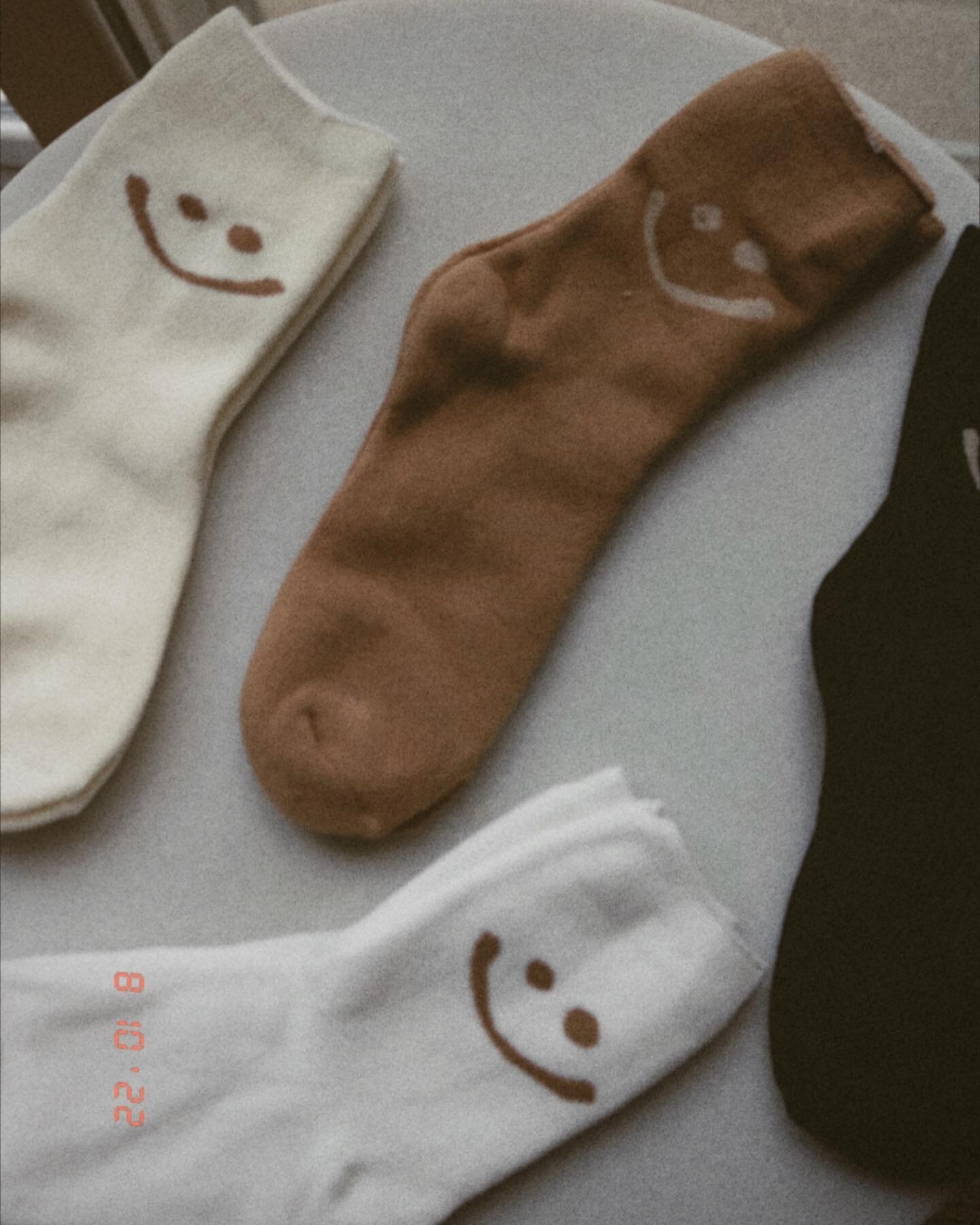 I don&rsquo;t know about you but I&rsquo;m OBSESSED with cute socks!! 
🤍🤎🖤