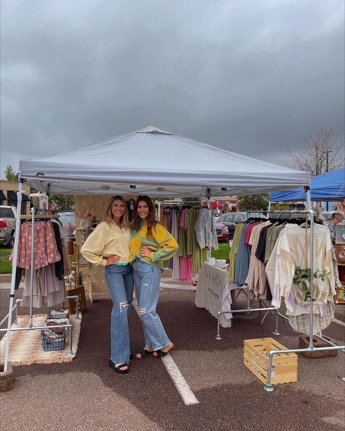 Had another great weekend with @parismarketvintage for the French Brocante Market. 💗 Shout out to everyone who came on that cold rainy day. We can't wait for the next. ✨✨✨

Be sure to visit our site and shop online with us 🧡