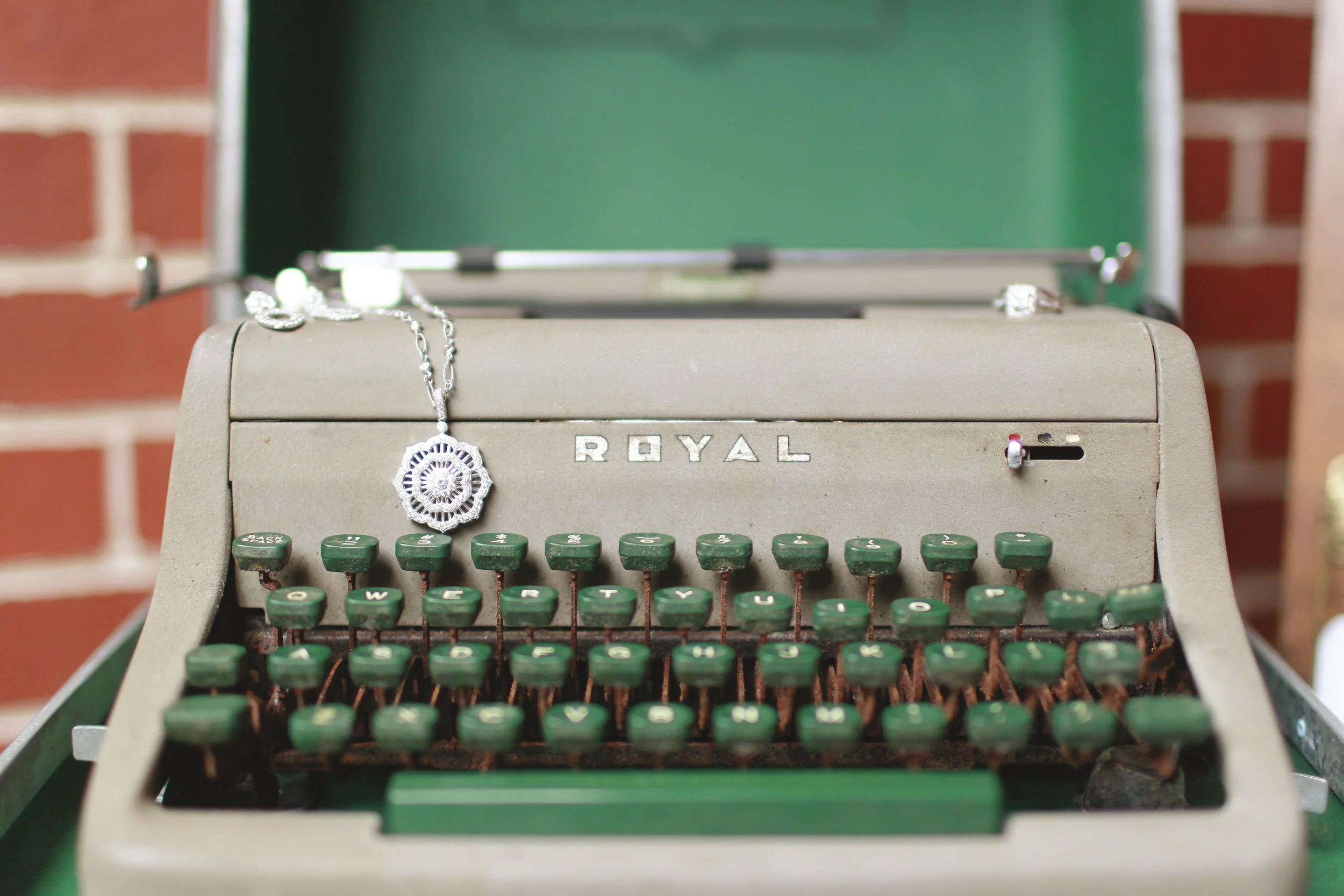 Royal Typewriter to rent