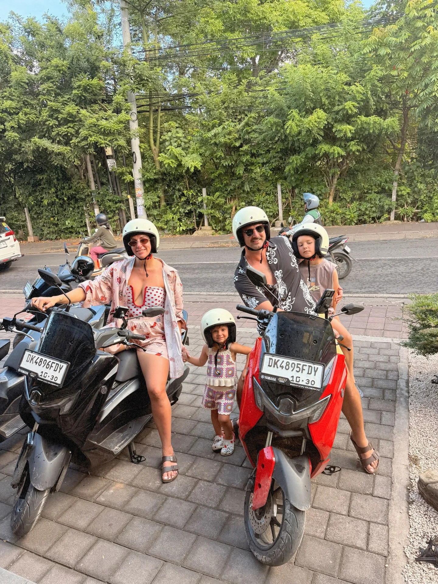 Merry Christmas from this little fam to yours 🎄✨

Wishing you a day wrapped in love, warmth and beautiful moments. 

We hope Santa found you all, and just in case he didn&rsquo;t, know that your Solitta pre-orders will be delivered in two days 😉😘