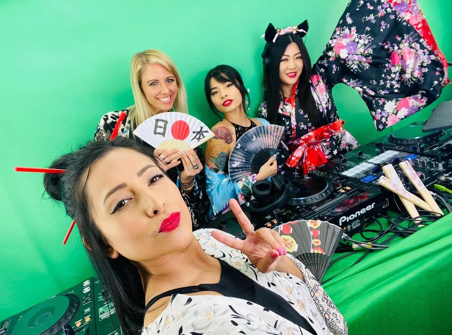  Viv Vitals Sponsored stream -Tokyo Takeover
- #MondayMotivation / VItalitty Party (Stevie Nicole, Miss Monday, Sunshine, Star Cat Wolf)