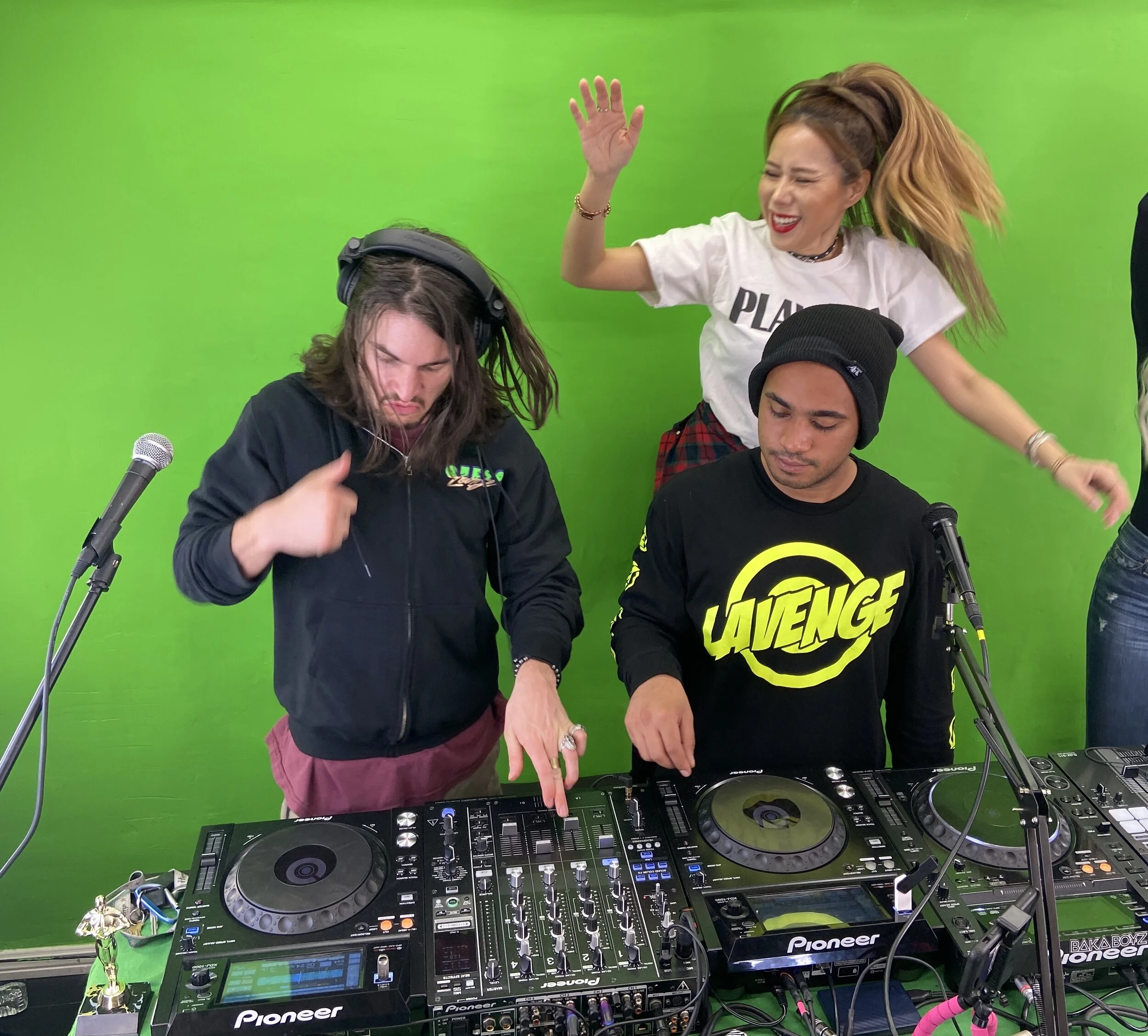 Viv Vitals Sponsored stream -Women's Day 
- #MondayMotivation / VItalitty Party (Queso Wut, Sophia Lin, Lavenge)