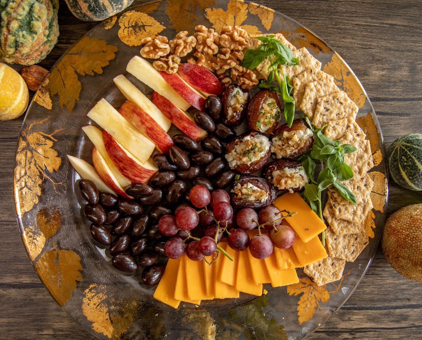 As you prep your Thanksgiving menu, don&rsquo;t forget to add @desertfruitfarms dates to the list! 

They make the perfect appetizer, pair beautifully in side dishes, and add a touch of natural sweetness to any holiday spread.

#desertfruitfarms #med