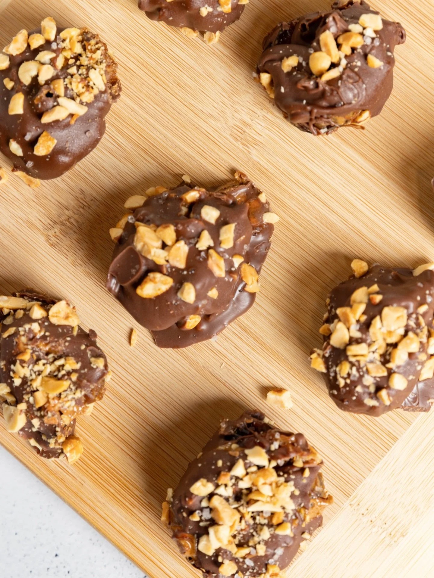 New Year&rsquo;s Eve calls for a little sweetness ✨

Cheers to sunshine, abundance, and a fresh start&mdash;one date at a time. 

Happy New Year from all of us at Desert Fruit Farms!

#desertfruitfarms #medjooldates #certifedorganic #DateSnickers