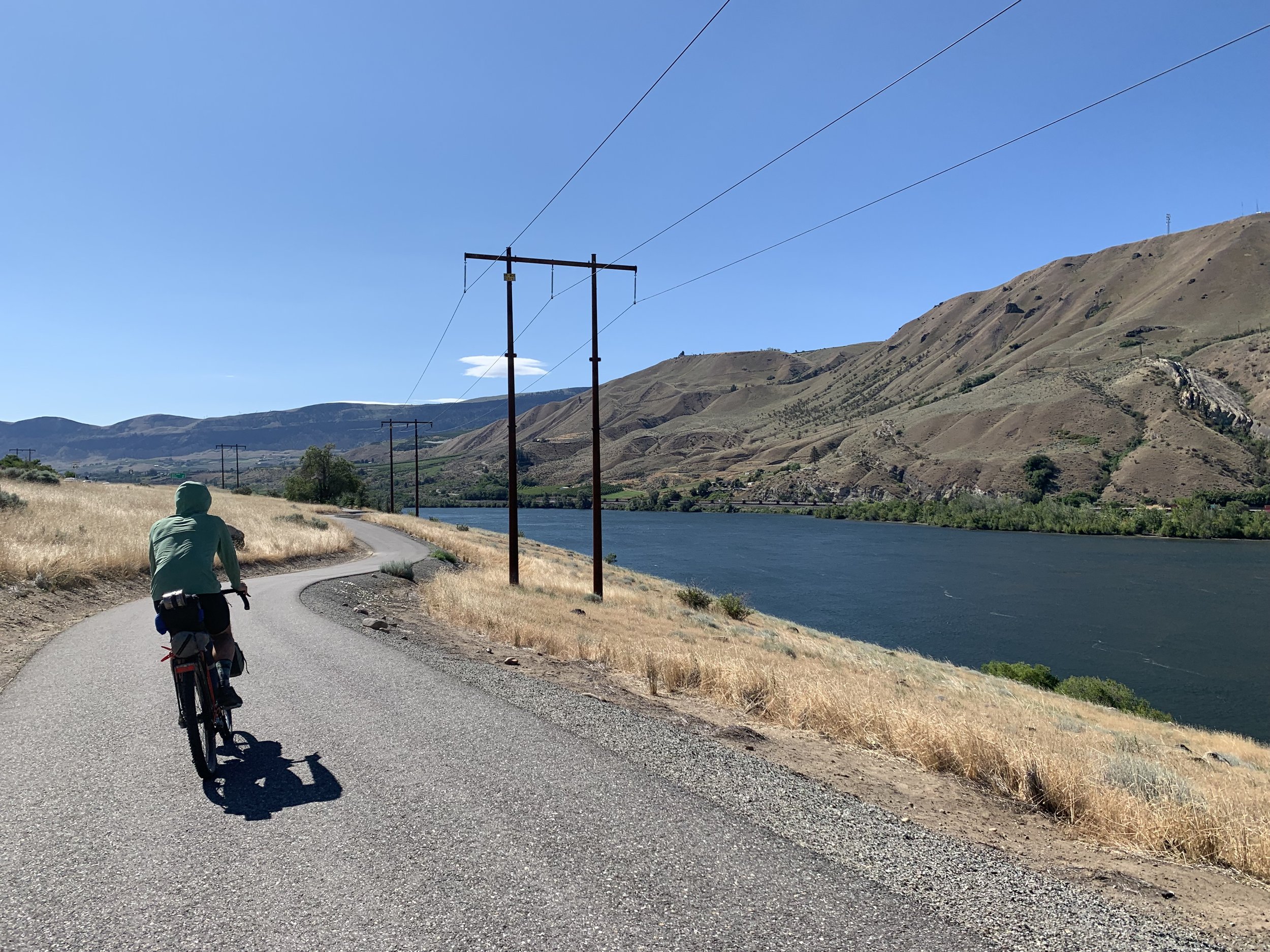  Rolling out of Wenatchee along the Columbia 