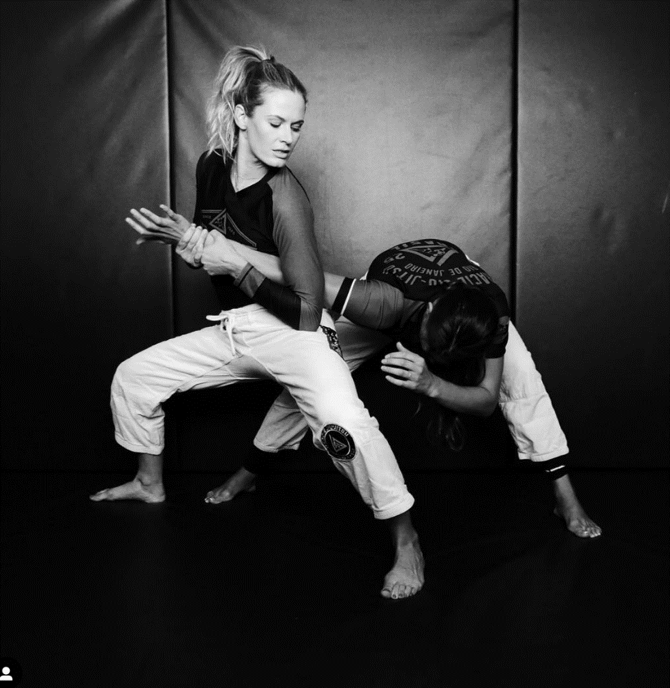WOMEN'S SELF-DEFENCE