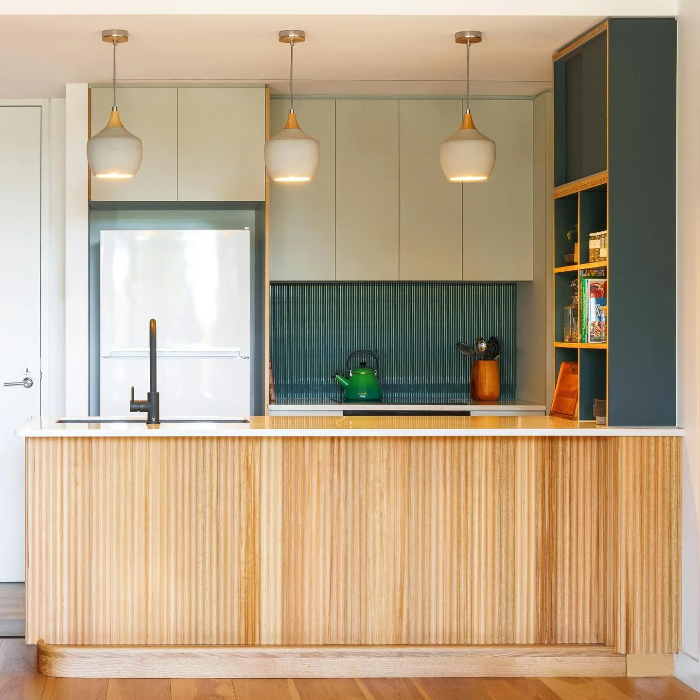 Paperock TACTILE in Forest and Light Concrete add a touch of colour that harmonises with wood in this kitchen by @whiskerarchitecture 
📷 Phil Ng 
#australiankitchen #australianinteriors #paperock #paperocktactile