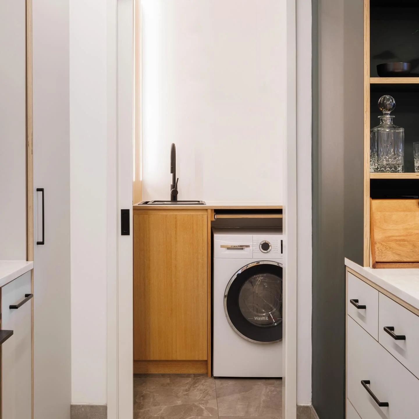 A peek into this laundry by @whiskerarchitecture which uses Paperock TACTILE in Light Concrete and Forest.
The surface of TACTILE is impervious to water which makes it a good choice for a laundry!
📷 by Phil Ng
#australianinteriors #laundry #paperock