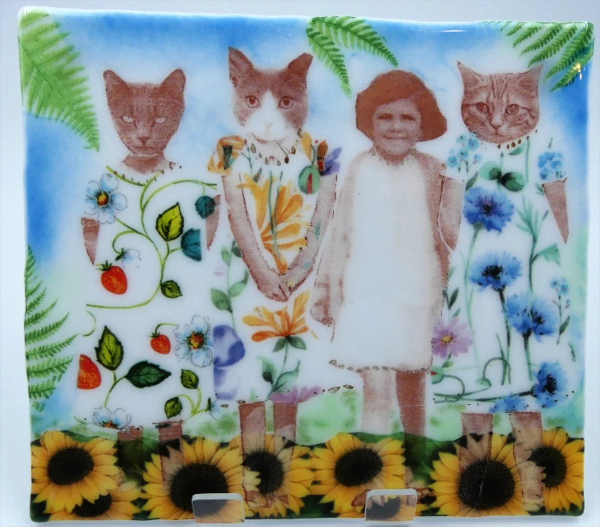 Friends by Linde Rose
20cm x 18cm
Not for sale
This a photo of mother as a child in a fantasy landscape with some cat friends. I make these on commission.
I have been dabbling in glass making for many years and have done many classes and workshops,