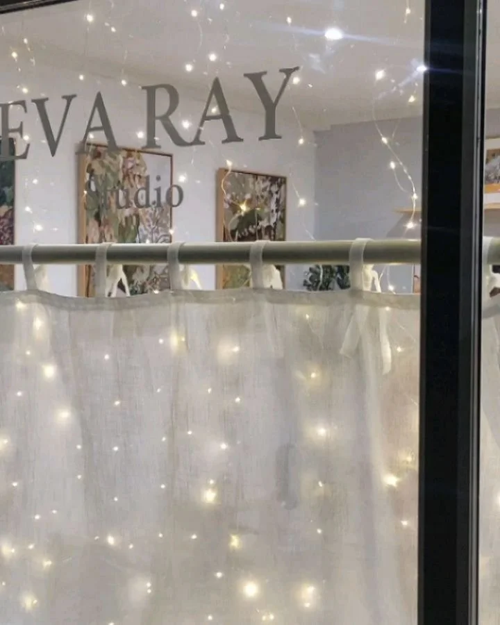 Slowly winding down the studio for xmas and working on my last paintings of the year. I'll be taking bookings for commissions in 2026 soon! DM or email me if you are interested ✨️

#artstudiokent #landscapepainter #contemporaryart #oilsticks #senneli