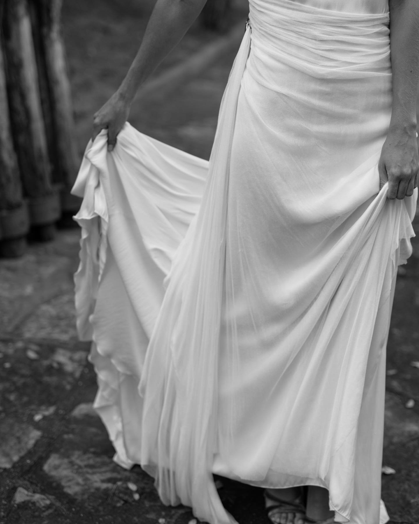 &ldquo;Ten&iacute;a claro que quer&iacute;a que fuese asim&eacute;trico y que jugase con varios tejidos. Que fuese desestructurado y de color blanco roto/beige&rdquo; ❤️

Ya pod&eacute;is ver la boda de Anna en @holanovias ✨

Muchas gracias por confi