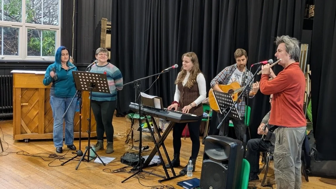 Last week we had the opportunity to see the Resonance: Peer-to-Peer Music Collective perform once again - this time at a special celebration honouring the incredible volunteers of Tŷ Canna and their achievements throughout the year.

It was a joy to 