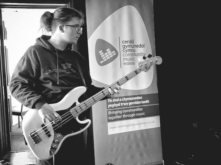🎶 RiFF Survey 🎶

RiFF is our bilingual music project supporting young people through songwriting, band skills, creativity and personal development.

We&rsquo;d love to be able to offer more free RiFF sessions across Wales in the future, and we&rsqu