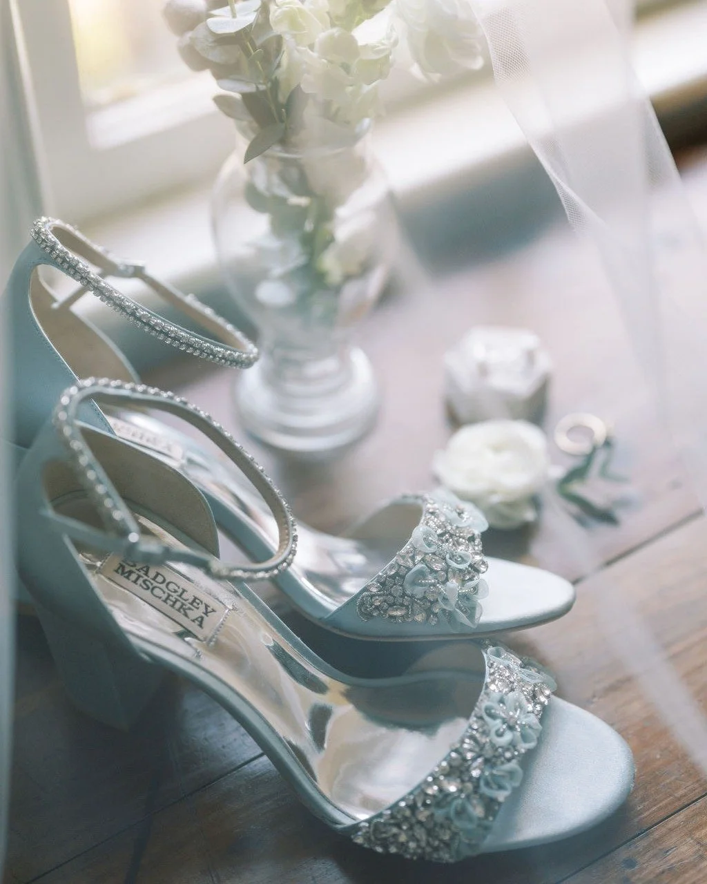 Details we love.✨ 

Photographer: @kaleighcruse 

#outdoorweddingvenues #NCWeddingVenue #weddingreceptionvenue #weddingphotography #GreenGablesFarm #charlottebride