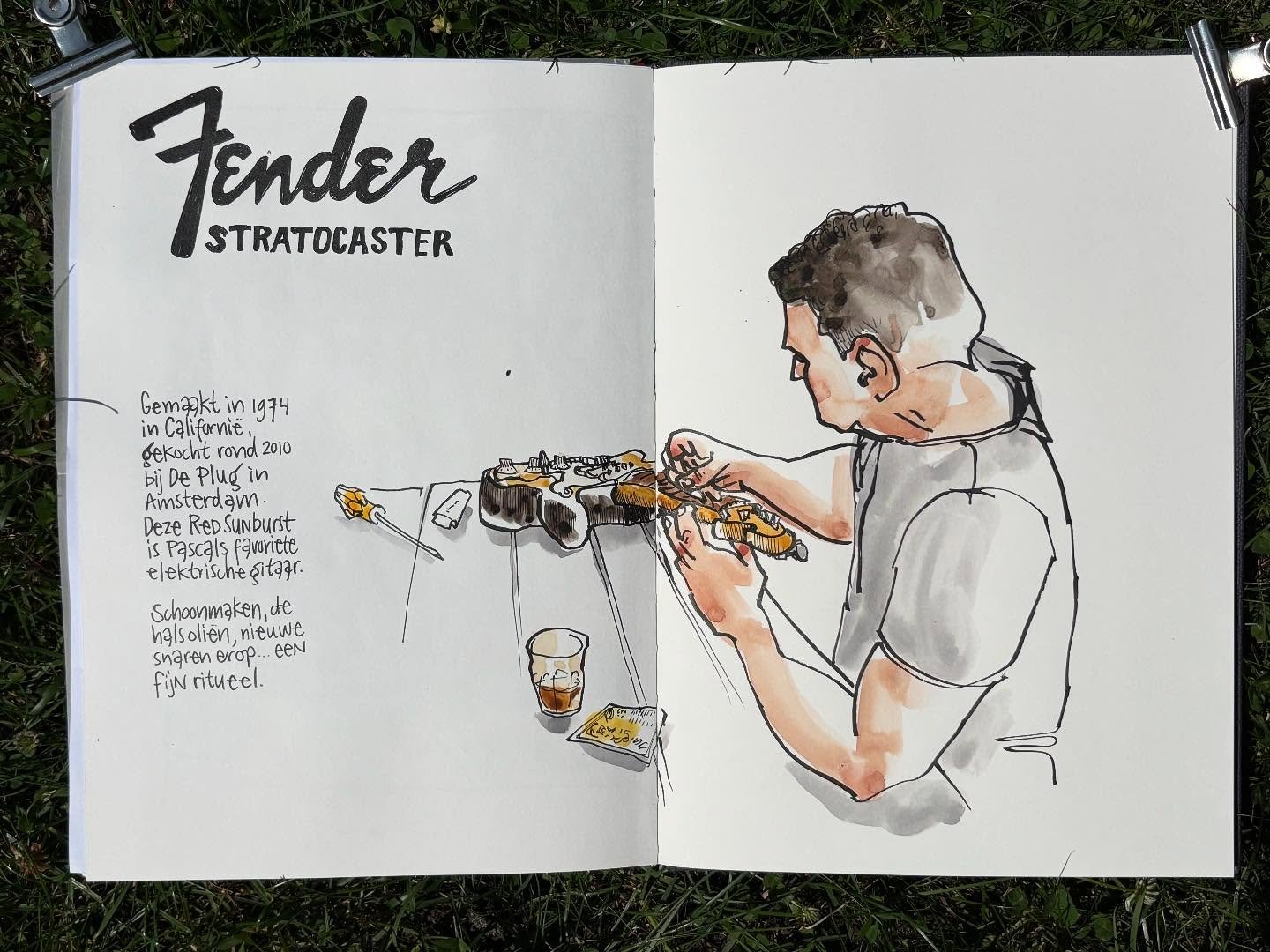 Music and art all happening at the same timeline with the same amount of joy. 

Materials used:
-Hahnem&uuml;hle Nostalgie sketchbook, size A4
-Sailor Fude fountain pen (55&deg; nib) with Platinum Carbon Black ink
-Daniel Smith watercolors 
-Pentel A