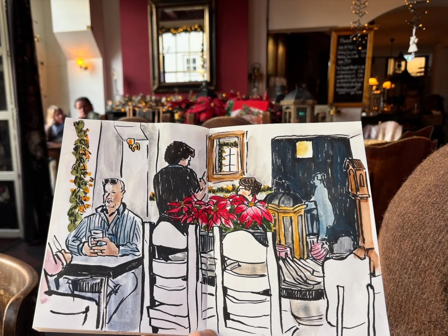 Drawing in cafes never gets old! Especially when you get to do it with friends. 
@kittyvdheuvel @martinedegraaff @gertrudesteenbeek and I spent our Sunday afternoon together sketching. Of course there was coffee, lots of laughter, lunch and even cake