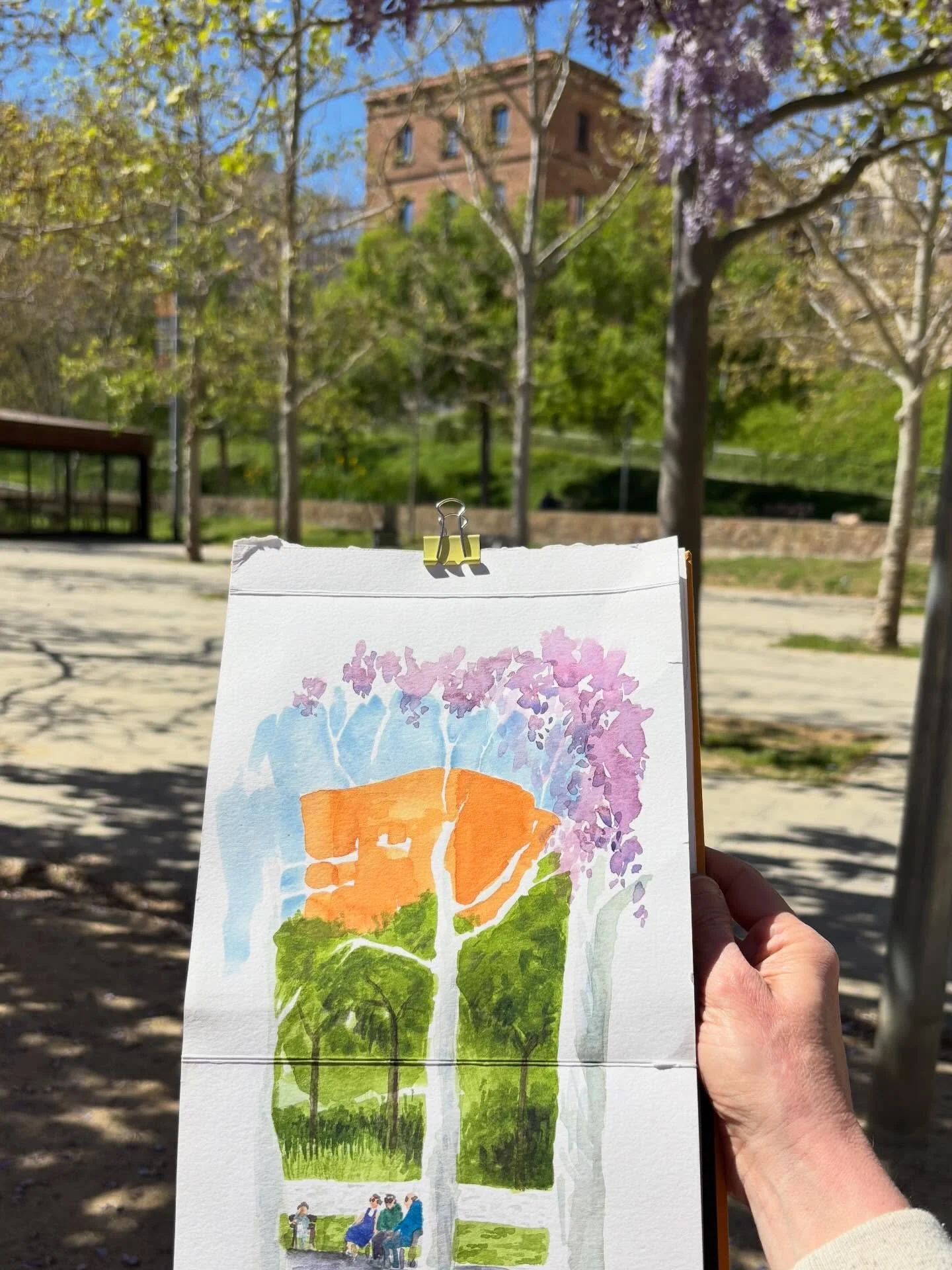I had yet another wonderful day in Terrassa, Spain. 
In the morning: last class of the @pushingyoursketchingboundaries . I forgot to take photos of the preliminary thumbnails so you only see the end result here. Sitting there under the blooming wiste