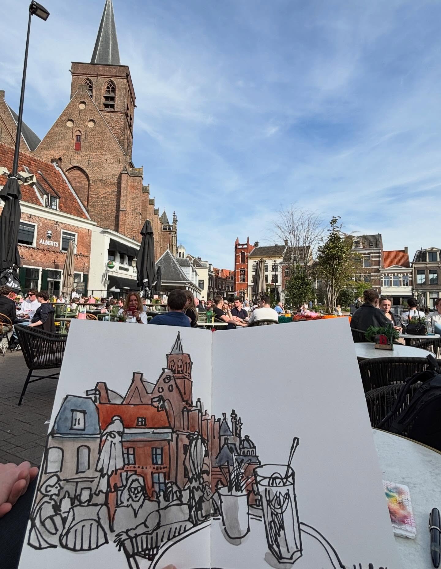 Spring weather in the Netherlands! 
After finishing my work in the afternoon, I I went for a walk before grocery shopping and cooking dinner. 
On my way: a treat. Half an hour on one of the terraces of the main square of Amersfoort, with my sketchboo
