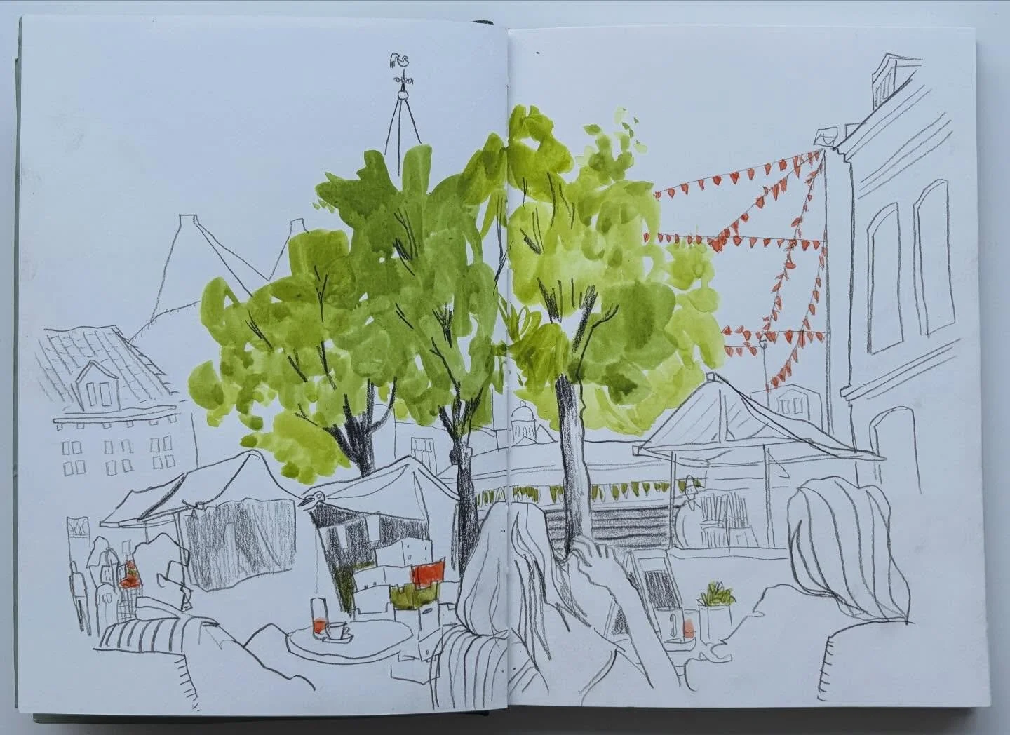 A wonderful moment for a morning sketch on the main square of Amersfoort, while catching up with a dear friend. 

Materials used:
-Hahnem&uuml;hle Nostalgie sketchbook, size A6
-Daniel Smith watercolors 
-Pentel Aquash waterbrush
-Faber-Castell Pitt 