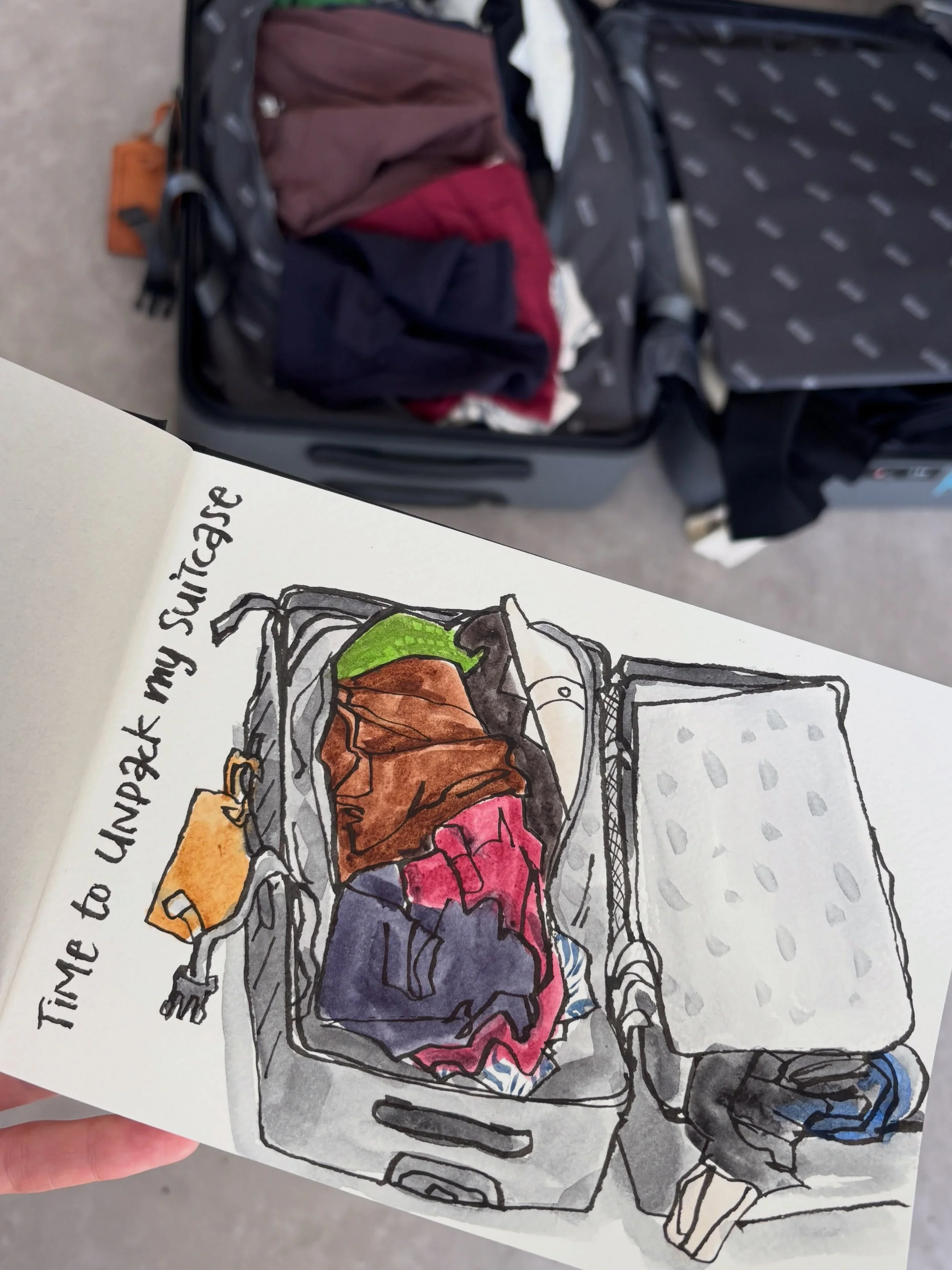 Still haven&rsquo;t done it. 

But I did break in my new sketchbook! And scanned all the pages of the full sketchbook I filled in Paris last week. 
✅

Materials used:
-Fabriano sketchbook, by Indigraph, size A5
-Sailor Fude fountain pen (55&deg; nib)