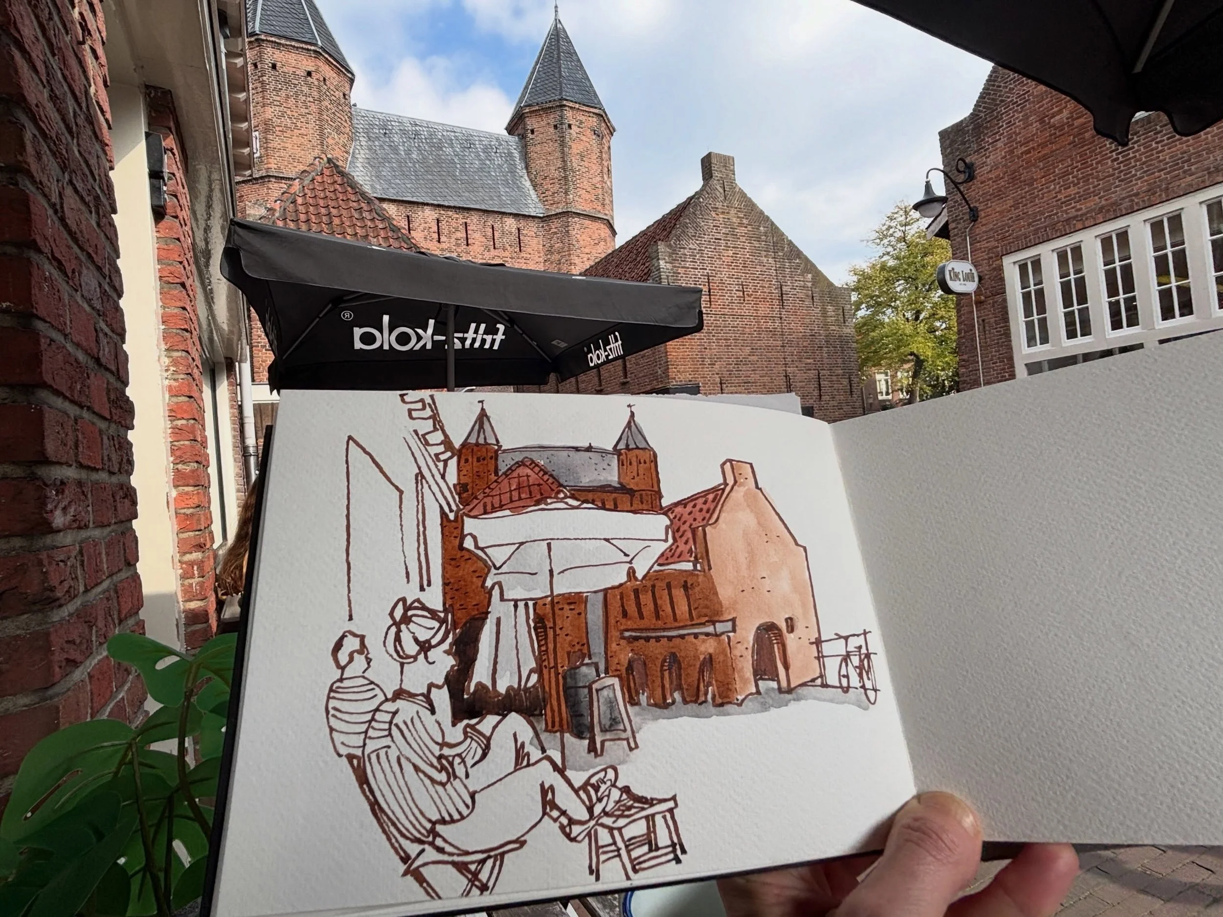 A quiet moment to myself this afternoon with delicious coffee at @livingstone_coffee in Amersfoort. 

We&rsquo;re halfway through this week. Have you taken a moment for just you and your sketchbook yet?
 
If you&rsquo;d like a little push to develop 