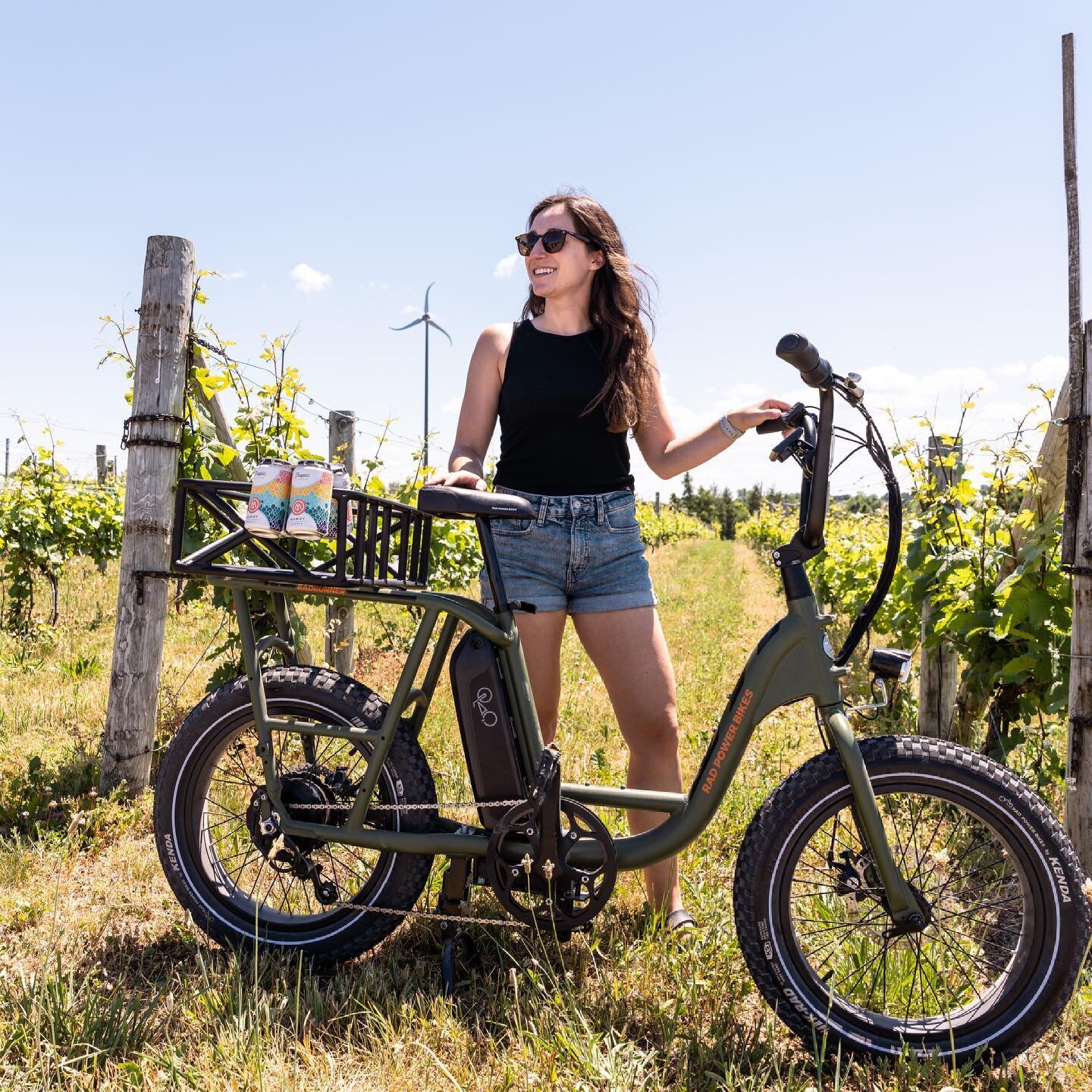 Bubbly to go? Yes, please. 🍾🥂@mibubbly 

#rideleelanau #suttonsbay #bikes #ebikes #upnorth #radpowerbikes #puremichigan #bubbly #mawby #wineries #champagne #summer #ebikerental #comingsoon