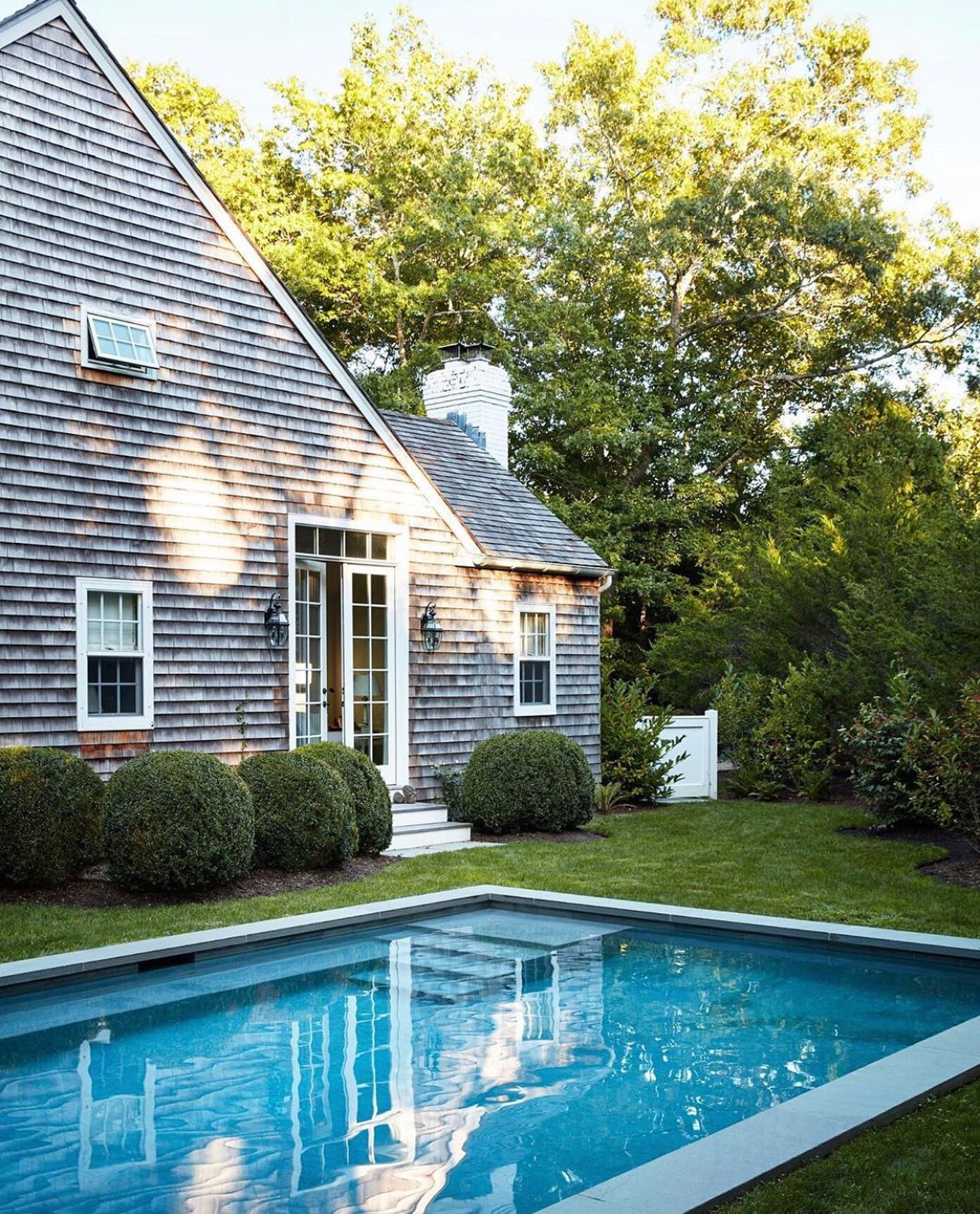 Chasing light ✨

.
.
.
.
#pool #summer #summervaction #hamptons #interiordesign #capecod #shinglestyle #poolside #designinspiration #landscapedesign