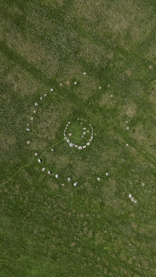 Oddendale Stone Circle dates back about 4500 years to the Neolithic Period and sits on a limestone plateau overlooking the Eden Valley.
#mountainlovers #mountainlandscape #edenvalley #coasttocoast #alfredwainwright #c2c #stonecircle #oddendale #odd