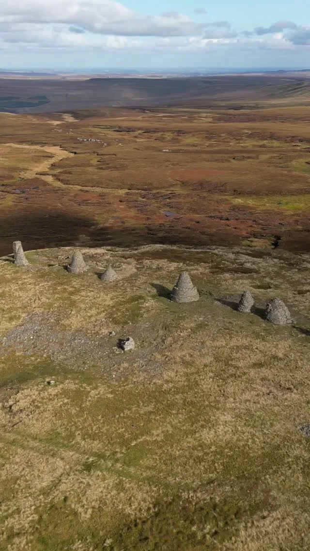 Nine Srandards Rigg, topped with nine enigmatic cairns of unknown date. A wild moorland peak overlooking the Eden Valley.
#ninestandardsrigg #coasttocoast #yorkshiredales #walking #hikebritain #hiking #hikingadventures