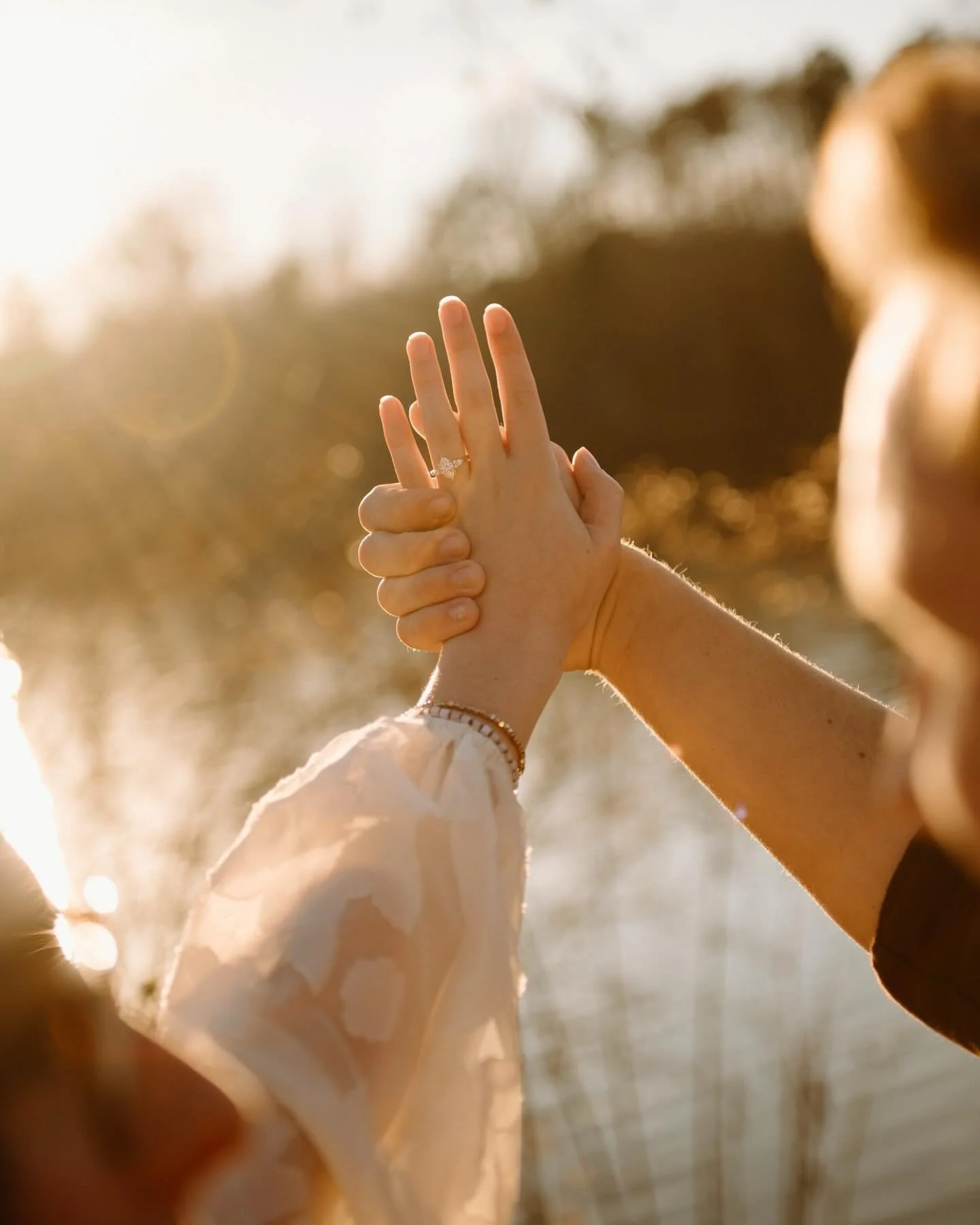 This was one of the sweetest surprise proposal sessions I&rsquo;ve ever done!!!! 💍

Allie had booked a couples session with me for their anniversary, and a few weeks later, Andrew messaged me saying that he was going to propose during the session! S