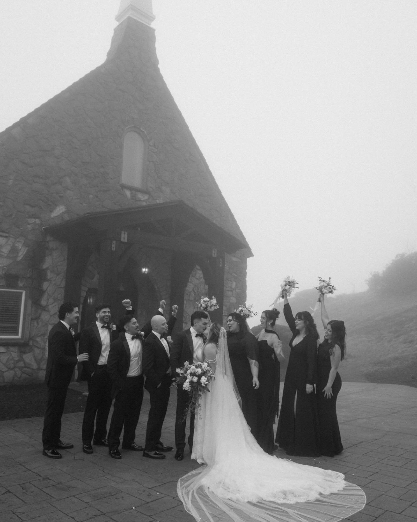 When you have your destination wedding in Greenville, SC and these are your wedding gallery previews >>>>

Truly one of the most joyful, fun, stunning days that I will never forget- a ceremony in the clouds ☁️✨

Vendor dream team:
Plannin