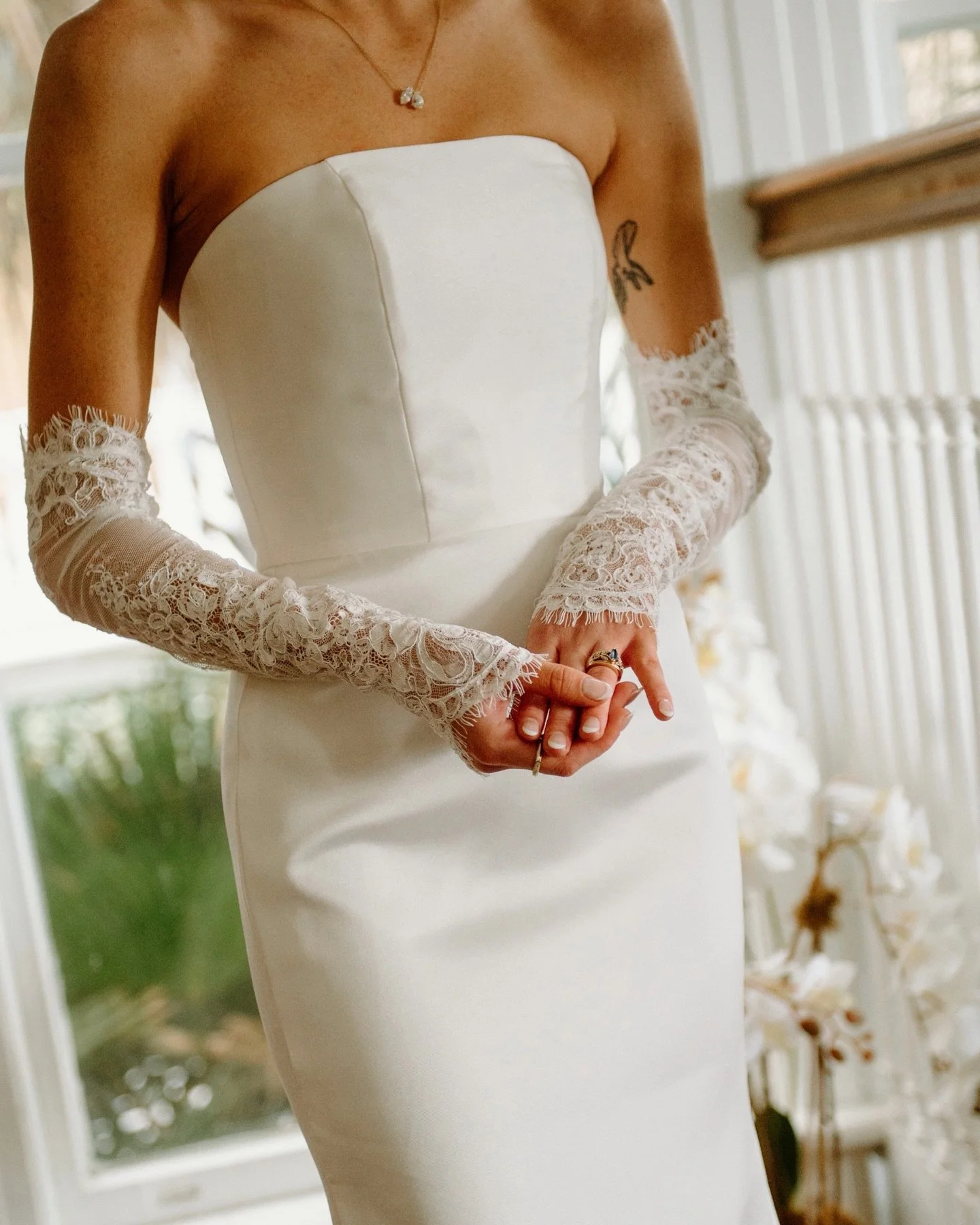Scenes from an intimate wedding at a historic home on The Battery last fall, second shot for @thedivinesphotoandfilm