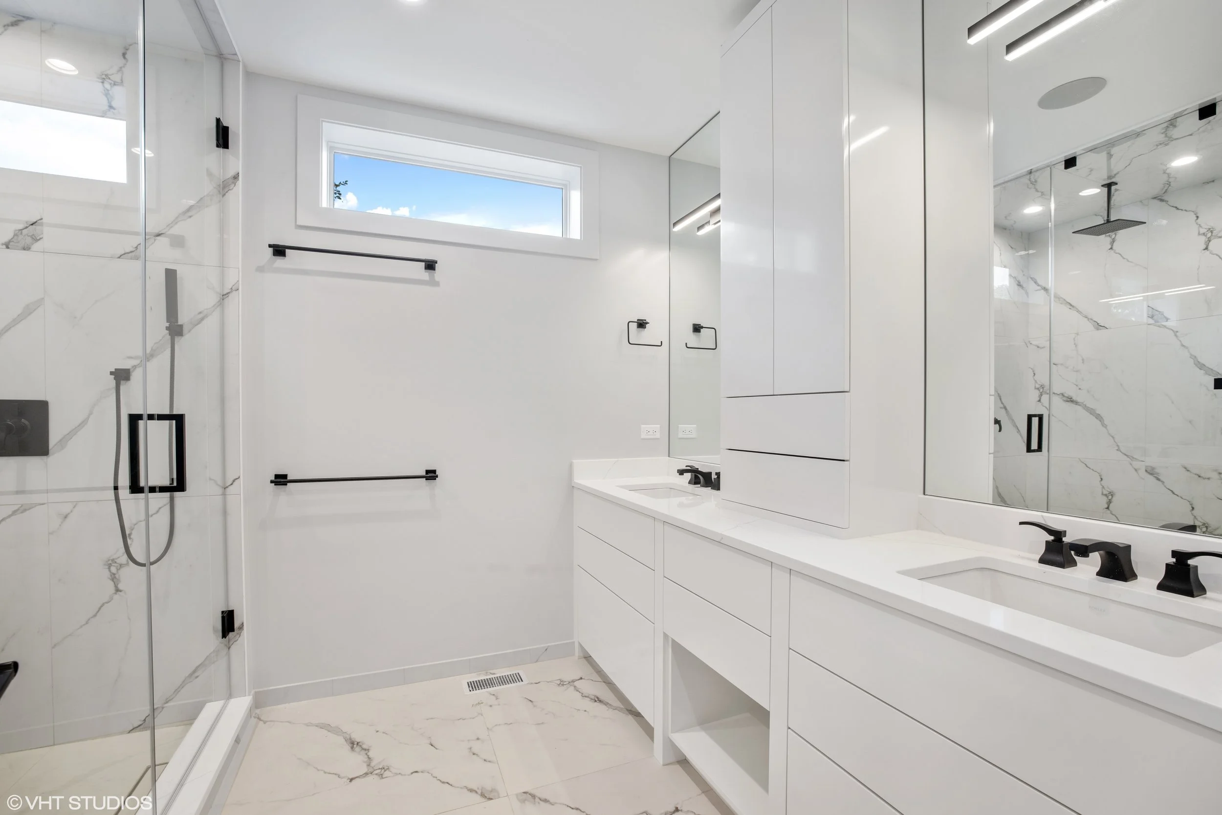 UNIT 1 PRIMARY BATHROOM.jpg