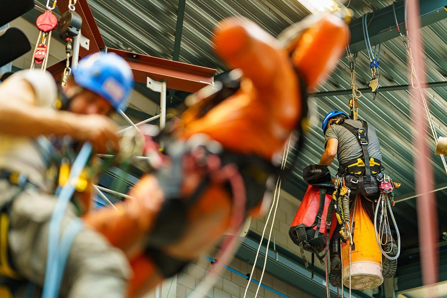 Hanging and hauling! 
Working hard during an @iratainternational reassessment course @industrieelklimmen.nl 

#ropeaccess #climbing #photography #irata #petzlprofessional