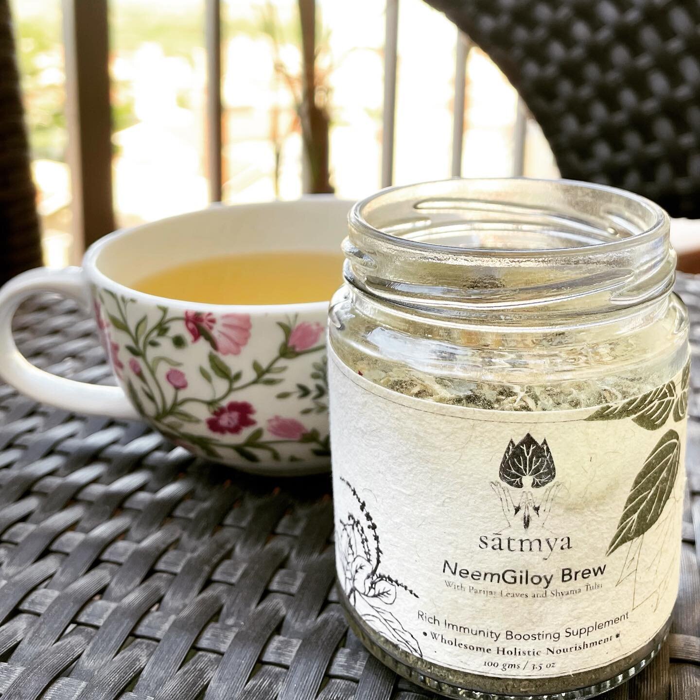 This herbal tea by @satmyaindia has become an evening staple. It&rsquo;s a soothing mix of organic giloy, Shyama tulsi and parijat- all know for their immunity boosting properties. I&rsquo;ve tried fresh giloy tea before and it tastes quite bitter (d
