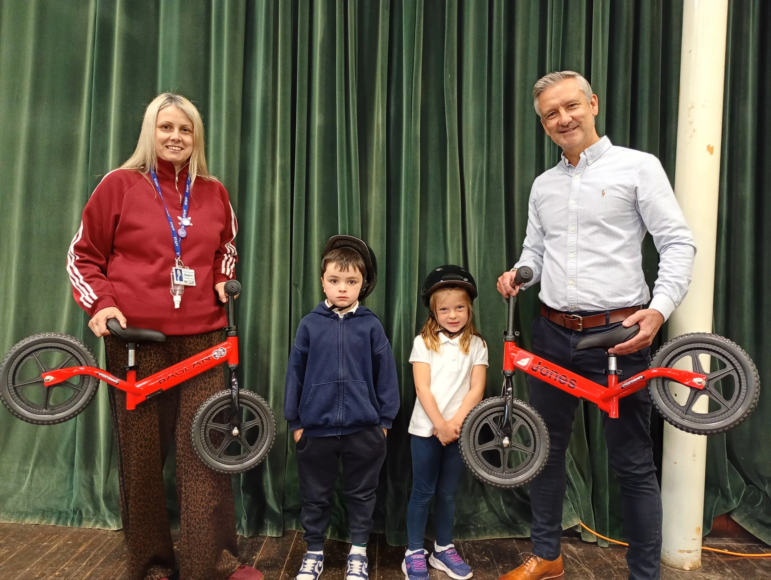 Jones Brothers create Positive Change with Cycle Champs at Ysgol Gynradd Baglan