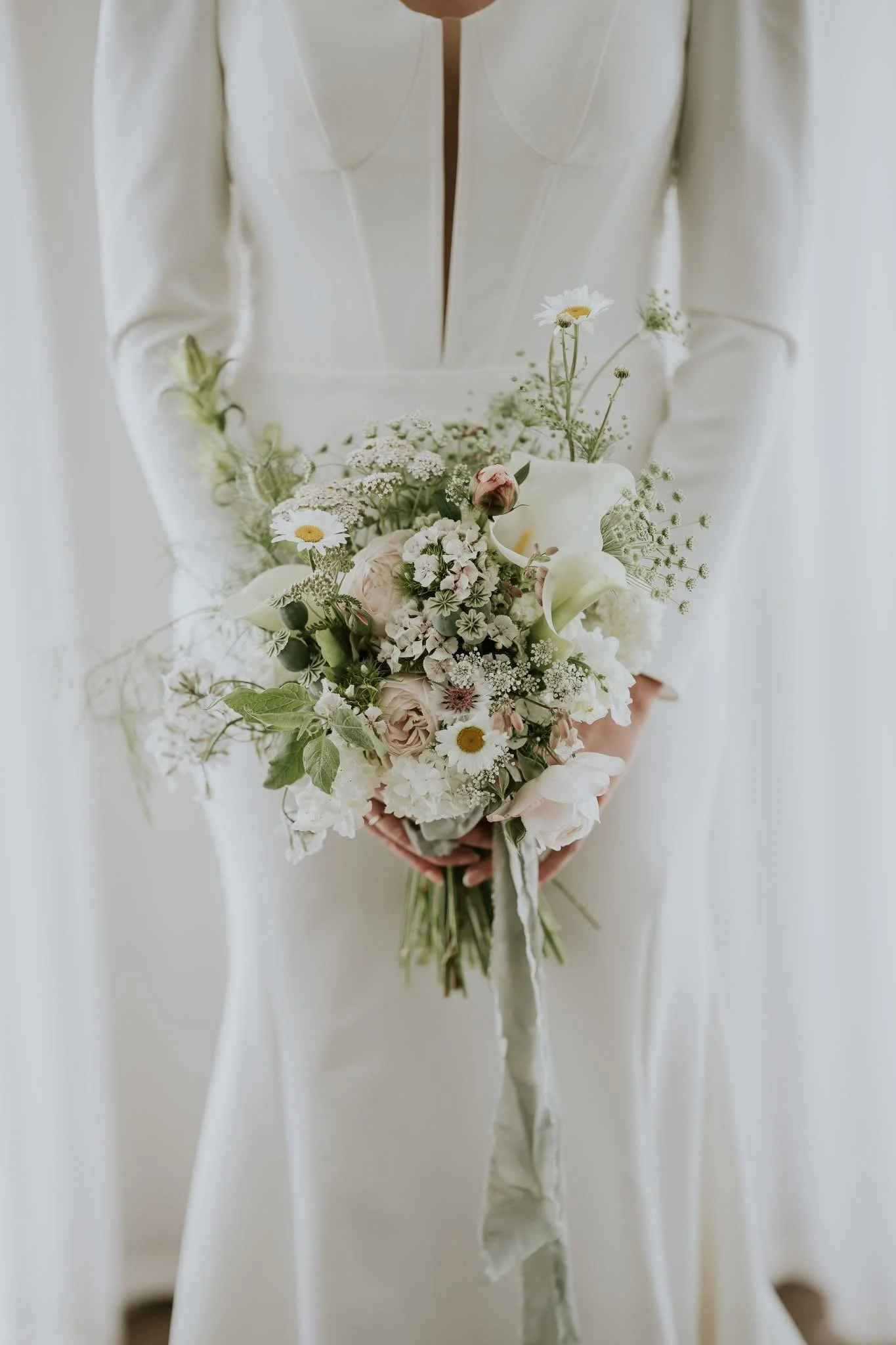 Photo by Awake and Dreaming  https://awakeanddreamingweddings.com/