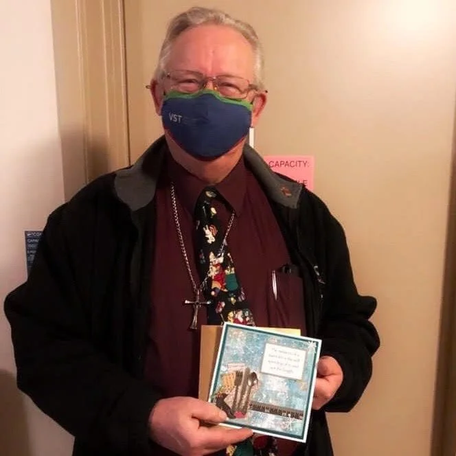 Outgoing 2021 Hospice Treasurer, Derry Bott, receiving his thank you card.