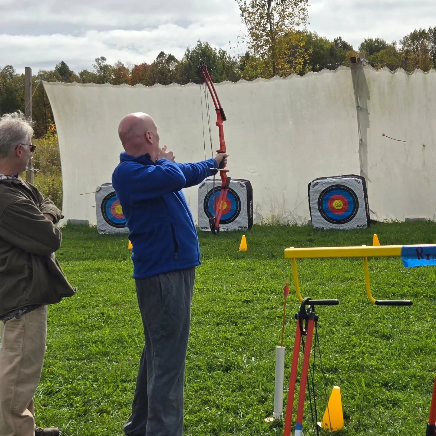 𝗪𝗘 𝗛𝗔𝗗 𝗔 𝗕𝗟𝗔𝗦𝗧 𝗟𝗘𝗔𝗥𝗡𝗜𝗡𝗚 𝗔𝗥𝗖𝗛𝗘𝗥𝗬 𝗦𝗞𝗜𝗟𝗟𝗦 and shooting bows and arrows at targets at The Mead Wildlife Area in Milladore! It was accessible and inclusive with bow support and clip, and a nature walk with track chairs so e