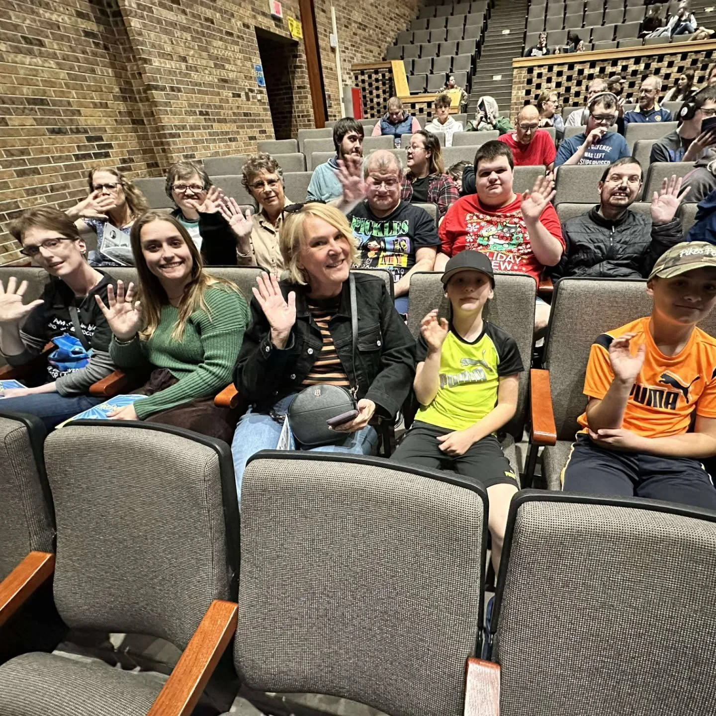 ๐ช๐ข๐ช! The Playhouse Theatre Group ๐๐๐ ๐๐ก ๐๐ก๐๐ฅ๐๐๐๐๐๐ ๐๐ข๐ during their Adaptive, Inclusive & Sensory-Friendly Seussical Junior Play! Our Better Together friends enjoyed the touch tour, sensory grab bags, the awesome show and mee