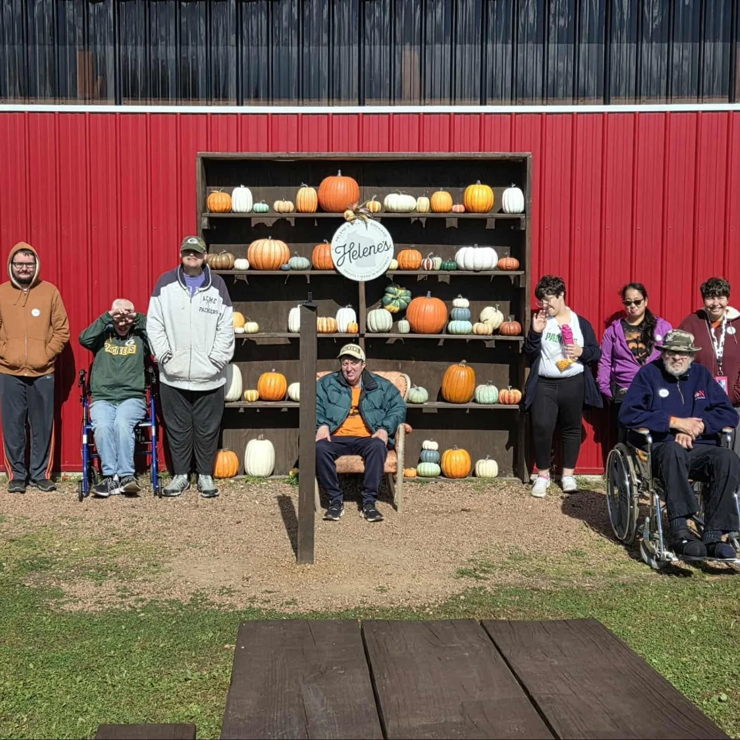 More of us had the ๐ช๐ข๐ก๐๐๐ฅ๐๐จ๐ ๐ข๐ฃ๐ฃ๐ข๐ฅ๐ง๐จ๐ก๐๐ง๐ฌ to visit Helene's Hilltop Orchard! We loved spending a sunny fall day getting to do a bunch of fun outdoor activities on the farm!